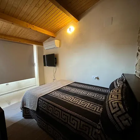La Villa Suites, Mirador De Alhamar Trujillo Buitenkant foto